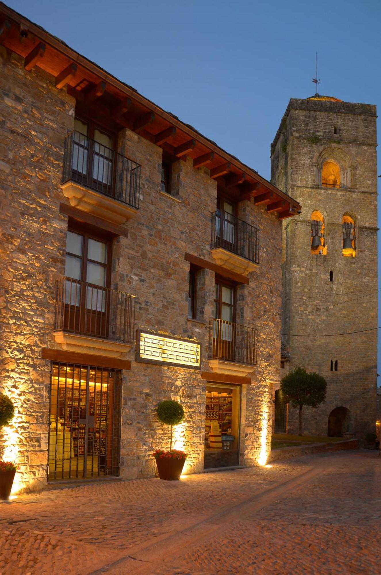 Apartamentos El Palacete De Ainsa Aínsa Exterior foto